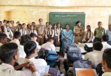स्क्रीन पर नहीं, कागज पर लिखेंगे सपने…’, हाथरस पुलिस की ‘पंख’ पहल ने जगाई लेखन की ललक