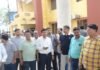 मुगलसराय: 20 हजार मांगने के आरोप पर NIMA का हंगामा, CMO कार्यालय के बाहर धरना