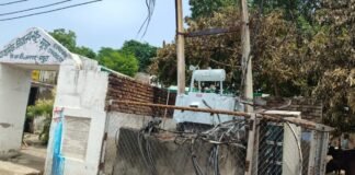 मथुरा के स्कूल परिसर में मौत का खतरा! बार-बार जल रहा ट्रांसफारमर, 2024 से हटाने की मांग बेअसर