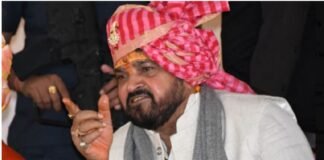 ‘अधिकारियों को समझाकर रखना…’, गोंडा में मिलावटी खाद्य पदार्थों पर बृजभूषण शरण सिंह का सरकार पर निशाना