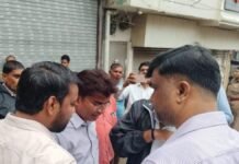 UP: सीतापुर में कांग्रेस कार्यालय पर प्रशासन की बड़ी कार्रवाई, खाली कराकर जड़ा ताला