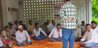 UP: मिर्जापुर में लेखपालों का प्रदर्शन, अयोध्या में एंटी करप्शन कार्रवाई के खिलाफ उठी निष्पक्ष जांच की मांग