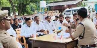 UP: त्योहारों पर माहौल बिगाड़ने वालों की खैर नहीं, शांति कमेटी बैठक में पुलिस ने दी चेतावनी