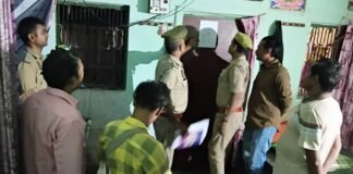 UP: दुष्कर्म के मामले में फरार दो आरोपियों पर शिकंजा, घर पर चस्पा हुआ कुर्की नोटिस