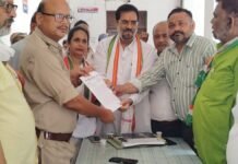 Banda: राष्ट्रगान बजा तो मंच से उतर गए विधानसभा अध्यक्ष, वीडियो वायरल होते ही मचा सियासी बवाल