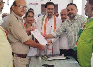 Banda: राष्ट्रगान बजा तो मंच से उतर गए विधानसभा अध्यक्ष, वीडियो वायरल होते ही मचा सियासी बवाल