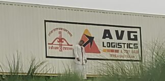 सुल्तानपुर: पूर्वांचल एक्सप्रेसवे पर ट्रक की बॉडी से लटका मिला चालक का शव, जांच में जुटी पुलिस