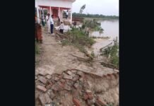 UP: रामगंगा मंदिर की सुरक्षा के लिए तेज हुआ बचाव कार्य, मौके पर पहुंचकर जांची व्यवस्था