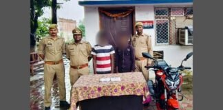 UP: करनैलगंज पुलिस ने चोरी की दो घटनाओं का किया खुलासा, दो आरोपी गिरफ्तार, मोबाइल, नकदी व बाइक बरामद
