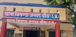 UP: अश्लील फोटो-वीडियो से ब्लैकमेलिंग का आरोप, विरोध पर बेवा महिला और बेटी को हत्या की धमकी