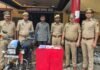 UP: 5.5 लाख की स्मैक के साथ तस्कर गिरफ्तार! बाइक से गांव-गांव पहुंचाता था नशा