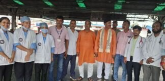UP: नेपाल की भीषण बाढ़ में फंसे 106 तीर्थयात्री सुरक्षित लौटे, पीडीडीयू स्टेशन पर हुआ भव्य स्वागत