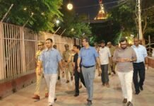 UP: जन्माष्टमी से पहले अलर्ट मोड में मथुरा प्रशासन, जन्मभूमि क्षेत्र में देर रात व्यवस्थाओं का लिया जायजा