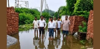 रायबरेली: जलभराव झेल रहे लोगों का फूटा गुस्सा, नगर पालिका के खिलाफ नारेबाजी