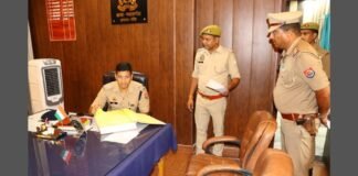 UP: एसपी का नवाबगंज थाने पर औचक निरीक्षण, व्यवस्थाओं की परखी हकीकत
