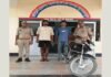 UP: चोरी की बाइक के साथ दो युवकों को किया गिरफ्तार