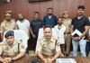 UP: तमंचे से फायरिंग कर सोने की चेन लूटने वाले गिरोह का भंडाफोड़, चार गिरफ्तार