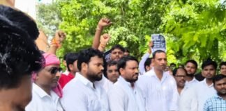 मथुरा: डीडी न्यूज डिबेट में कथित अभद्रता के विरोध में VIP का प्रदर्शन, 1 सितंबर को मथुरा में पैदल मार्च