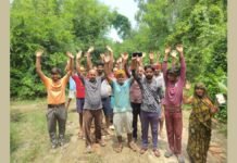 UP: 15 साल से बदहाल सड़क पर ग्रामीणों का फूटा गुस्सा, ‘रोड नहीं तो वोट नहीं’ की चेतावनी, एमएलसी ने दिया निर्माण का भरोसा