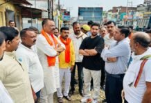 UP: चितईपुर मार्ग की बदहाली पर भड़के महापौर, PWD अधिकारियों को लगाई फटकार; तत्काल मरम्मत के आदेश