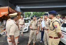 UP : कांवड़ यात्रा को लेकर पुलिस अलर्ट: डीआईजी-एसएसपी ने कांवड़ मार्ग का किया निरीक्षण