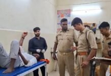 UP: बाबा धाम से लौट रहे श्रद्धालुओं की कार ट्रेलर से टकराई, 3 घायल; एक की हालत गंभीर
