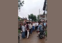 बाराबंकी में दर्दनाक हादसा: स्कूल जा रहे 5 बच्चों पर गिरी जर्जर दीवार, भाई-बहन समेत 2 की मौत, 3 घायल