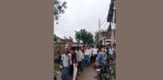 बाराबंकी में दर्दनाक हादसा: स्कूल जा रहे 5 बच्चों पर गिरी जर्जर दीवार, भाई-बहन समेत 2 की मौत, 3 घायल