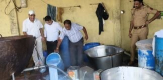 UP: पनीर इकाई पर छापा, 500 किलो दूषित पनीर और 2000 लीटर दूध नष्ट