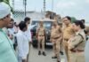 UP: मारपीट रोकना पड़ा भारी, तमंचे से जानलेवा हमला करने का आरोप, आठ दिन पहले अवैध तमंचे के साथ पकड़ा गया था नामजद