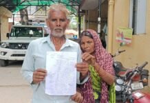 UP: कंटीले तारों से रास्ता बंद, रात में करंट दौड़ाने का आरोप