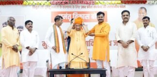 UP: घुमंतू समाज के राष्ट्रीय अध्यक्ष नेम सिंह बहेलिया ने थामा भाजपा का दामन, मुख्यमंत्री की मौजूदगी में ली सदस्यता