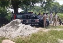 UP: दाह संस्कार को लेकर आमने-सामने हुए दो पक्ष, पुलिस अभिरक्षा में हुआ अंतिम संस्कार