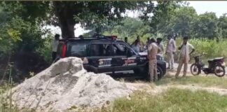 UP: दाह संस्कार को लेकर आमने-सामने हुए दो पक्ष, पुलिस अभिरक्षा में हुआ अंतिम संस्कार