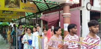 UP: सावन की महाशिवरात्रि पर शिवालयों में उमड़ा आस्था का सैलाब, हर-हर महादेव के जयकारों से गूंजा सहारनपुर