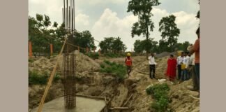 UP: मुख्यमंत्री मॉडल कम्पोजिट विद्यालय का डीएम ने किया निरीक्षण, गुणवत्ता पर सख्ती