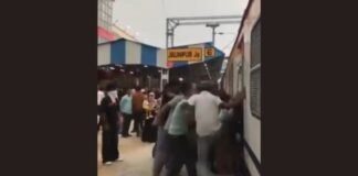जौनपुर स्टेशन पर चोरी के आरोप में हंगामा, संदिग्ध हिरासत में