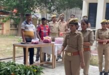 UP: पति के उत्पीड़न से टूटी महिला कांस्टेबल प्रियंका, जहर खाकर दी जान, पिता ने पति पर लगाए गंभीर आरोप