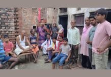 UP: चंदौली में पंखा चालू करते ही करंट की चपेट में आया किसान, दर्दनाक मौत के बाद मुआवजे की मांग