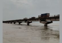 UP: खतरे के निशान के करीब पहुंची घाघरा नदी, नेपाल के बैराजों से छोड़े गए पानी ने बढ़ाई चिंता; प्रशासन ने लोगों को किया सतर्क