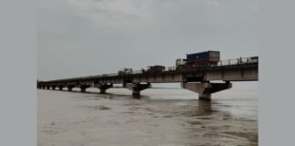 UP: खतरे के निशान के करीब पहुंची घाघरा नदी, नेपाल के बैराजों से छोड़े गए पानी ने बढ़ाई चिंता; प्रशासन ने लोगों को किया सतर्क