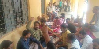 UP: लेखपालों ने खोला मोर्चा! अमेठी तहसील में प्रदर्शन, समाधान दिवस का बहिष्कार