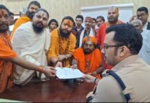 UP: राम मंदिर मुद्दे पर संसद प्रदर्शन के बाद वाराणसी में गरमाई सियासत, राहुल गांधी समेत तीन नेताओं पर केस