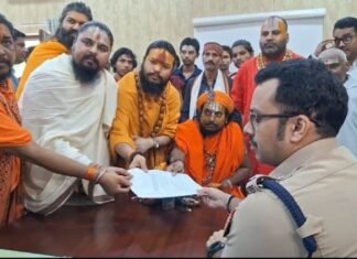 UP: राम मंदिर मुद्दे पर संसद प्रदर्शन के बाद वाराणसी में गरमाई सियासत, राहुल गांधी समेत तीन नेताओं पर केस