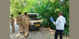 UP: स्कूली वाहनों पर चला परिवहन विभाग का डंडा, चार वाहन सीज