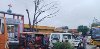 बांदा के स्कूलों के बाहर रोज लगता है जाम, डीएम-एसपी, ट्रैफिक पुलिस और स्कूल प्रबंधन पर गंभीर सवाल