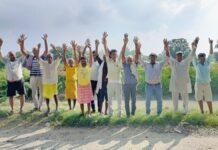 UP: एक सप्ताह से प्रभावित है सिंचाई, किसानों ने प्रदर्शन कर डीएम से लगाई गुहार, मिला मदद का आश्वासन