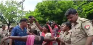 UP: वर्दी’ पर तमाचा, लालगंज में महिला ने महिला सिपाही को सरेआम पीटा, वीडियो वायरल होने के बाद पुलिस महकमे में हड़कंप