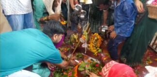 आगरा में सावन का पहला सोमवार, पृथ्वीनाथ महादेव मंदिर में उमड़ी हजारों श्रद्धालुओं की भीड़, सुबह 4 बजे से जलाभिषेक