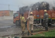 सहारनपुर: माहेश्वरी खुर्द में ट्रक में लगी भीषण आग, फायर ब्रिगेड की त्वरित कार्रवाई से बड़ा हादसा टला